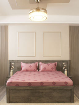 House of Owlet - Pink Floral 600Tc Bedsheet with 2 Pillow Covers (Super King)