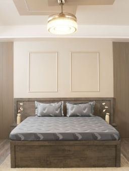 House of Owlet - Grey Floral 600Tc Bedsheet with 2 Pillow Covers (Super King)
