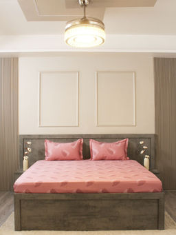 House of Owlet - Pink Floral 600Tc Bedsheet with 2 Pillow Covers (Super King)