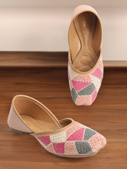 Iconics - Womens Peach Color Ethnic Embellished Juttis