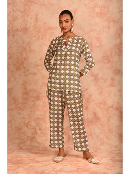 LAALZARI - Solid Green Muslin Kurti with Pant (Set of 2)