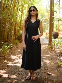 Creatures of Habit - Linen V Neck Midi Dress - Midnight Black