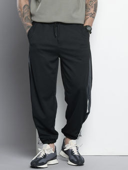 The Indian Garage Co - Black Men's Loose Fit Textured Mid-Rise Knitted Joggers