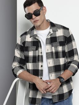 The Indian Garage Co - Men Regular Fit Checked Full Sleeves Cutaway Black Casual Shirt