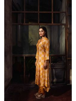 Suave by Neha Arora - Yellow Bloom Scalloped Kurta With Pant (Set of 2)