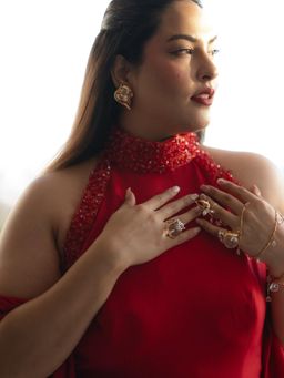 Outhouse - Sakshi Sindhwani In Seanymph Chain Veil White Ring