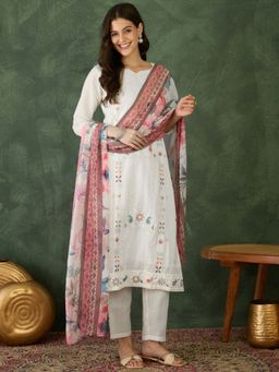 Ariya Prints - Women Green Silk Embroidered Kurta with Pant and Dupatta