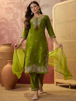 Ariya Prints - Women Green Silk Embroidered Kurta with Pant and Dupatta
