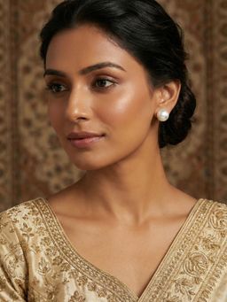 Niscka - White Elegant Silver Plated Round Stud Earrings