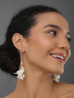 REENISAA - White Pearl Hoop Earrings