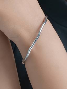 AQUASTREET - Minimal Thin Wavy Rhodium Plated Anti-Tarnish Bangle