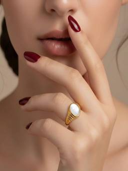 AQUASTREET - Oval Mother Of Pearl 18K Gold Plated Waterproof Anti-Tarnish Band Ring, Size: 8