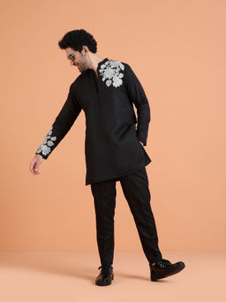 KISAH - Men Black Floral Embroidered Kurta with Black Pant