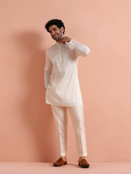KISAH - Men Off White Applique Mid Length Kurta and Pant