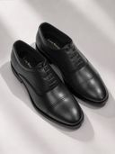 Black color option, Currently selected