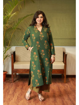 The Indian Ethnic Co. - Green Ajrakh Printed V Neck & Full Sleeves Kurta