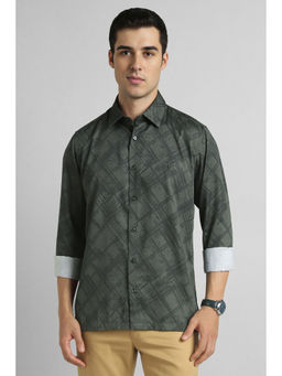 Simon Carter - Green Shirt