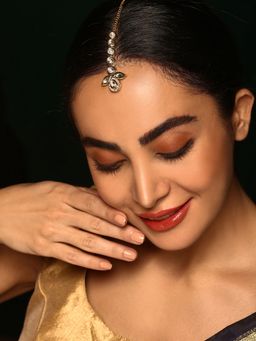 Priyaasi - Floral Style Gold Plated Kundan Simple Design Maang Tikka