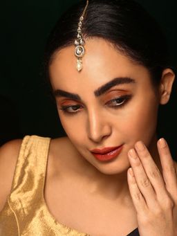 Priyaasi - Kundan Geometric Pattern Gold Plated Pearl Maang Tikka