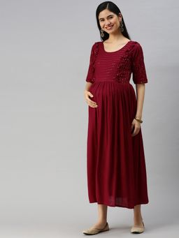 Swishchick - Fit and Flare Maternity Dress With Concealed Feeding Zip - Maroon