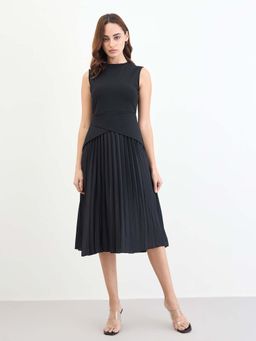 Styli - Women Black Solid Midi Dress