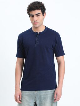SHOWOFFFF - Men Navy Blue Cotton Solid Henley Neck T-Shirt