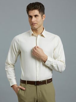 Reid & Taylor - Men Cotton Textured Slim Fit Cream Shirt