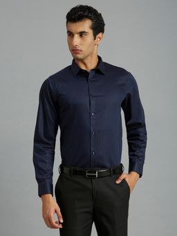 Reid & Taylor - Men Cotton Geometric Slim Fit Blue Shirt