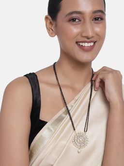 I Jewels - Traditional Pearl Kundan Pendant With Black Bead Chain Mangalsutra