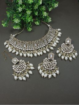 I Jewels - Traditional Pearl Kundan Choker Necklace Jewellery Set with Maang Tikka