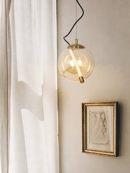 Whispering Homes - Aura Globe LED Pendant lamp - Amber