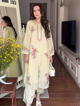 Lakshita - Light Green Embroidered Cotton Blend Kurta With Pant