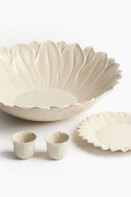 H&M - Beige Sunflower-Shaped Mid Plate