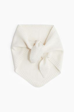H&M - Women White Knitted Triangle Scarf (73x26)