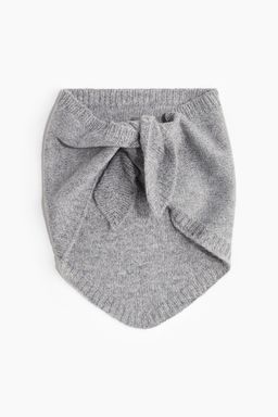 H&M - Women Grey Knitted Triangle Scarf (73x26)