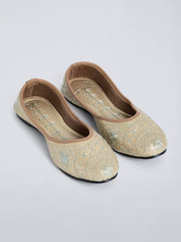 Hopscotch - Floral Embroidered Juttis Beige