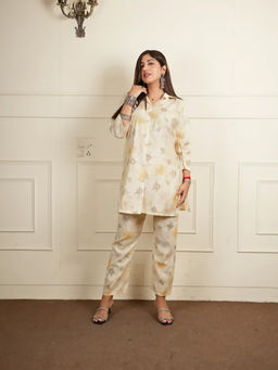 FashionTownie - Cotton Silk Cream Collar Neck Three Fourth Sleeves Co-ord Set