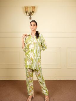 FashionTownie - Cotton Silk Green Collar Neck Three Fourth Sleeves Co-ord Set