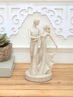 Tayhaa - Dreamy Couple Strolling Figurine