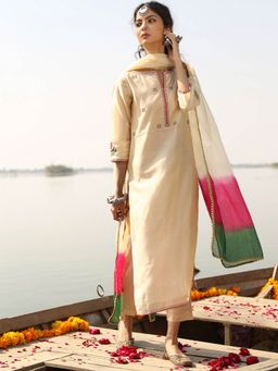 Jaipur Kurti - Off White Embroidered Chanderi Silk Kurta with Pant and Dupatta (Set of 3)