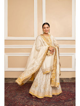 Sheetal Batra - Ivory Kurta With Sharara And Dupatta (Set of 3)