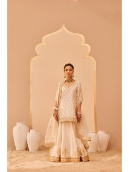 Sheetal Batra - Ivory Faiza Kurta With Lehenga And Dupatta (Set of 3)