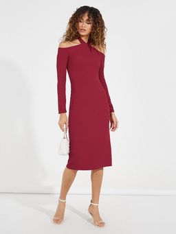 Styli - Wine Solid Cold Shoulder Sheath Midi Dress