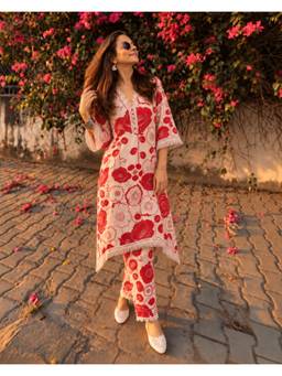 Gahan - Effortlessly Chic Floral Kurta and Pant for Everyday Elegance