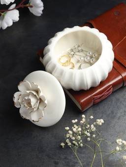 De Maison Decor - Ivory Blossom Porcelain Box