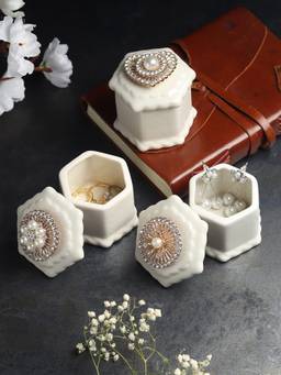 De Maison Decor - Medallion Porcelain Boxes (Pack of 3)