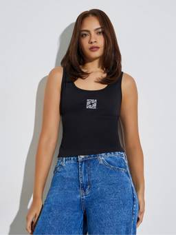 Styli Elevate - Women Black Embroidery Detail Fitted Tank Top