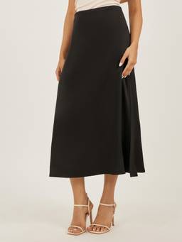 Styli - Women Black Solid High-Waisted Skirt With Side Slit Detail