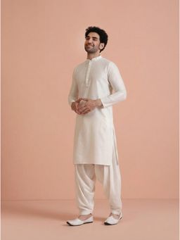 KISAH - Men's Off White Cotton Blend Kurta with Patiala Salwar