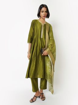 max - Women Green Embroidered Kalidar Anarkali Kurta with Pant and Dupatta